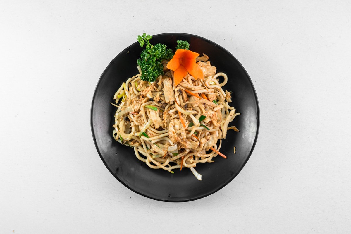59. Smažené udon nudle s kuřecím