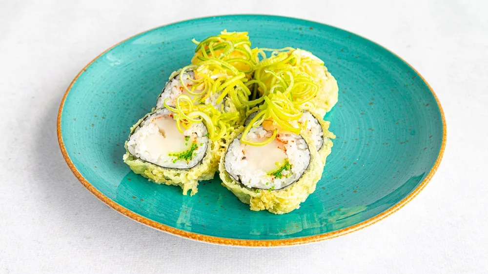 Hotate tartare tempura maki