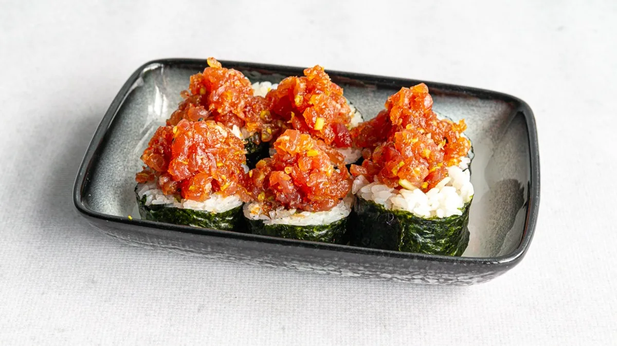 Tuna tartare maki