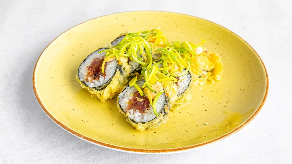 Tuna tartare tempura maki