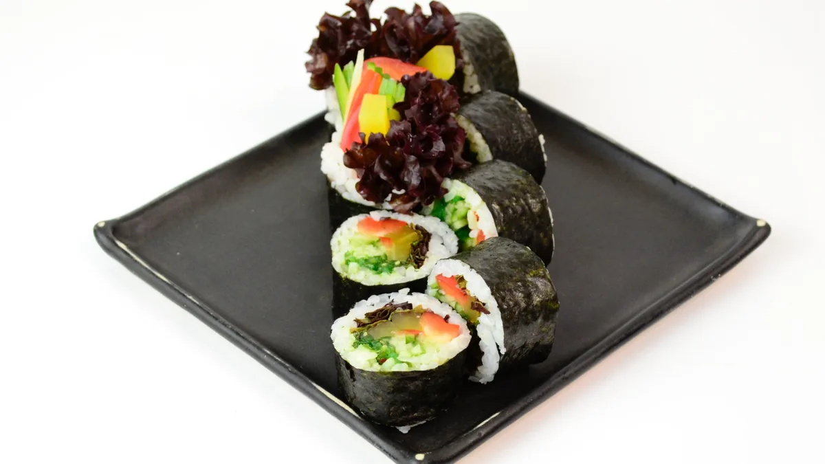 Futomaki warzywny z wakame 12 szt
