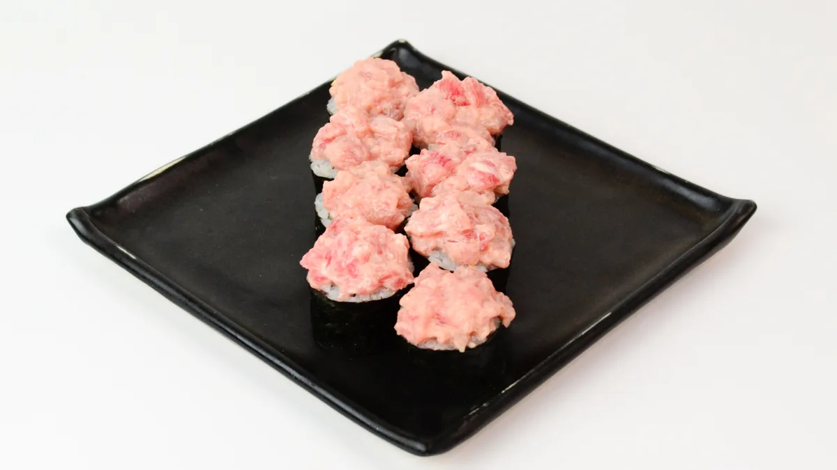 Roll z czapeczka spicy tunczyk 8szt