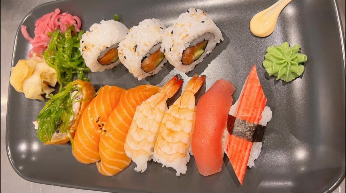 10 Bitar Sushi S
