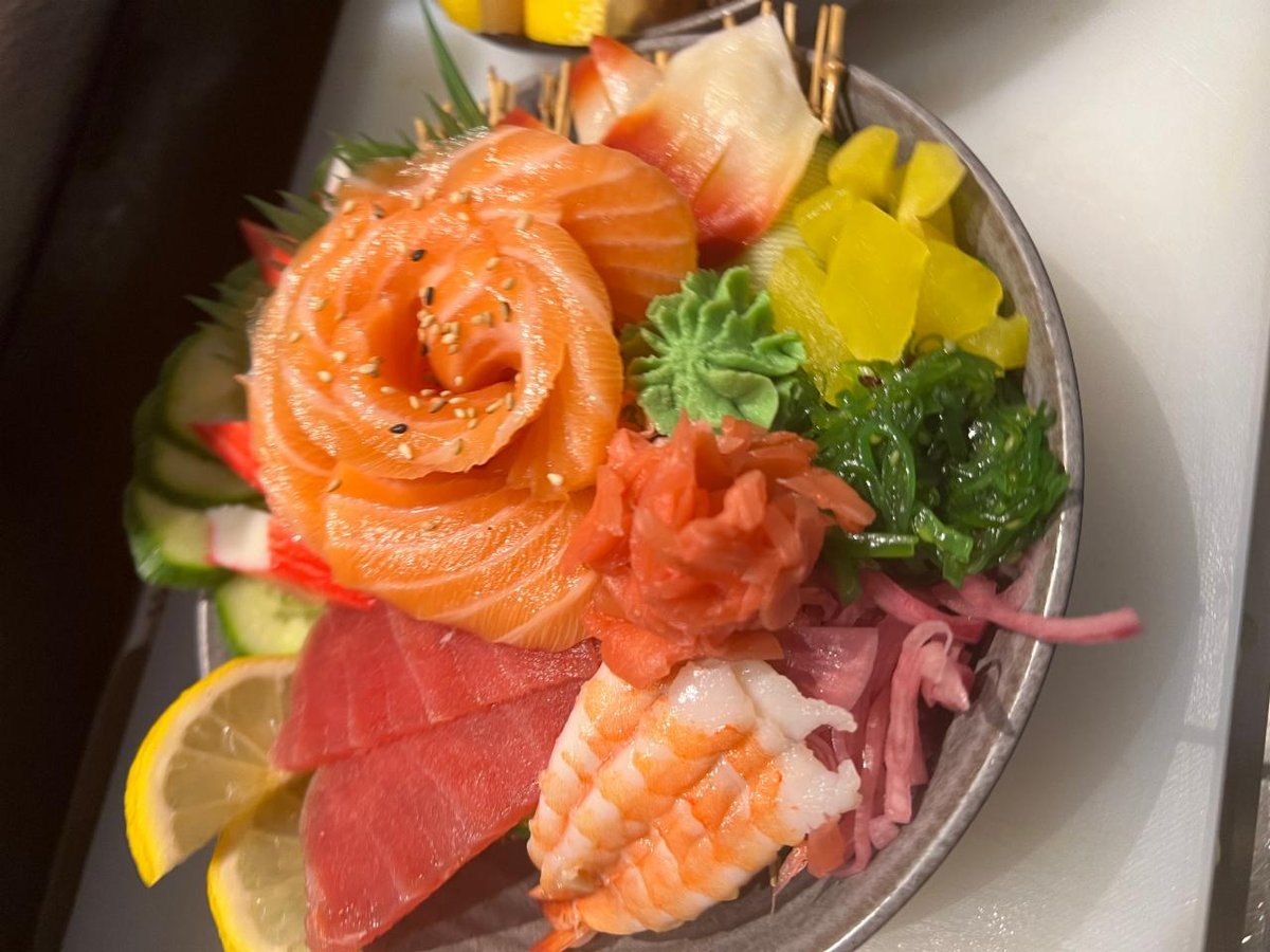 Sashimi Sushi S
