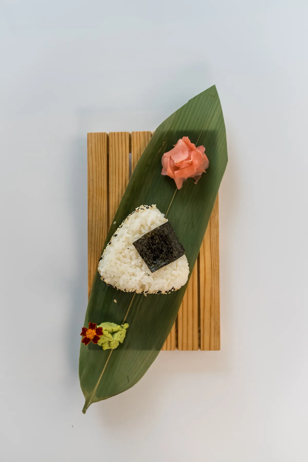 Onigiri pasta z łososia