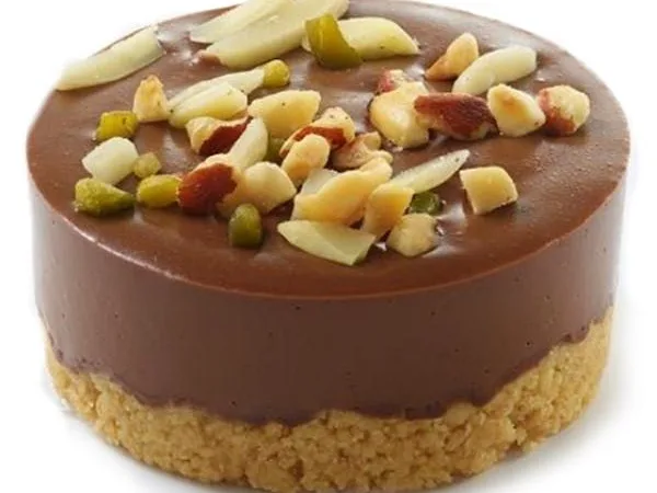 CIASTKO Z KREMEM GIANDUJA