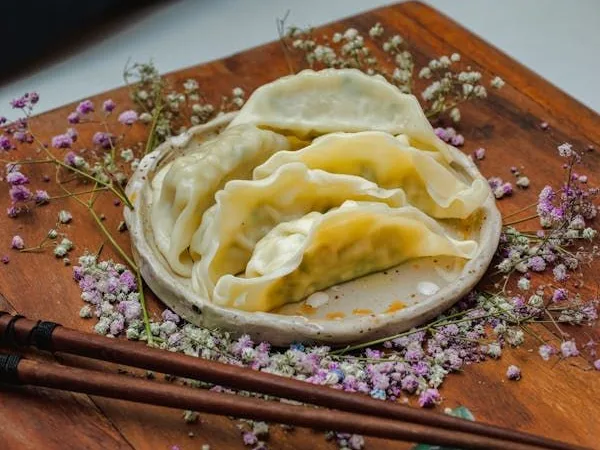 GYOZA Z GRZYBAMI SHIITAKE I MUN
