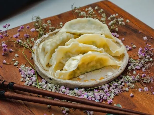 GYOZA Z KURCZAKIEM I GRZYBAMI MUN