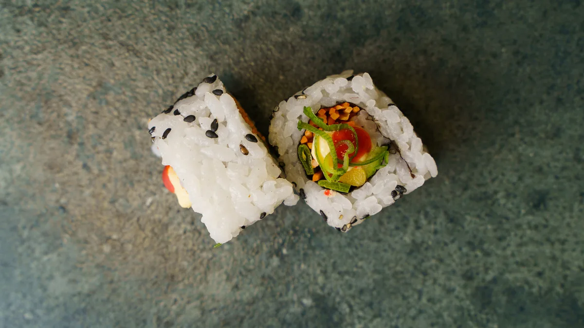 Uramaki Mango Veggie (2 stk) (V)