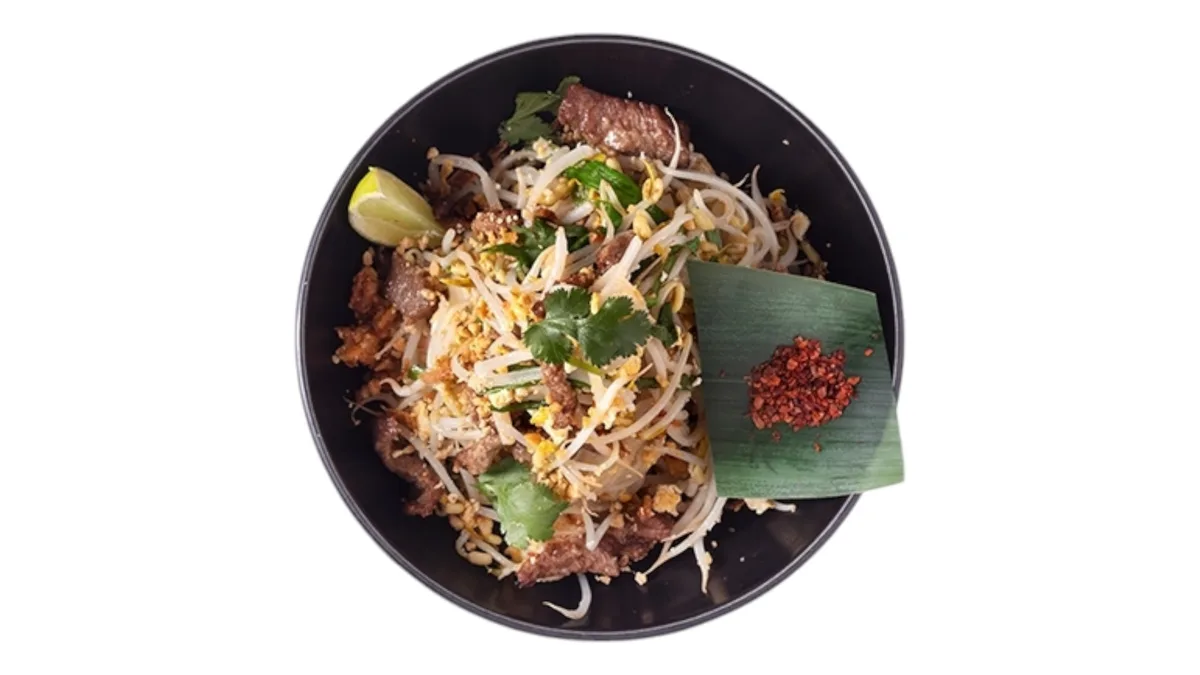 Noodles të Stilit Tajlandez me Mish Viçi