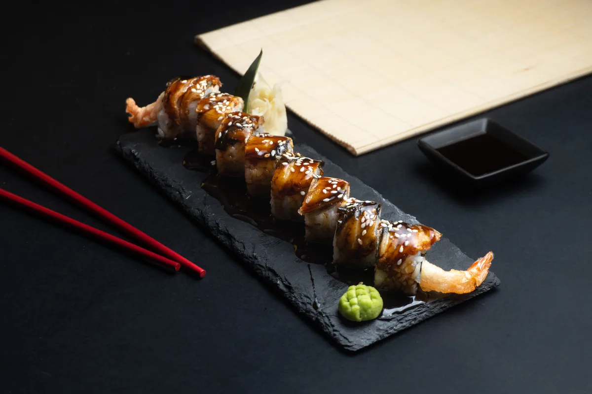 Black dragon roll (8pcs)