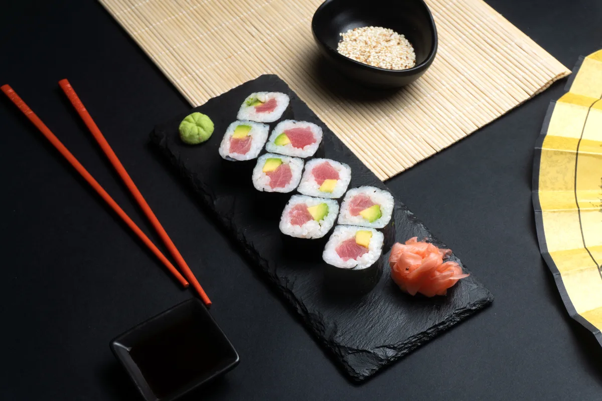 Maki tuna avocado roll