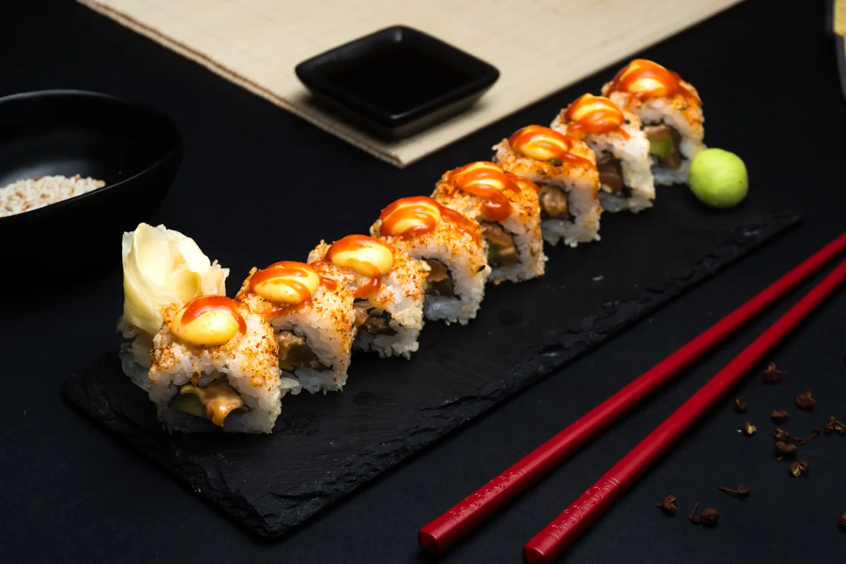 Red devil roll (8 pcs) + Coca Cola (1 pcs)