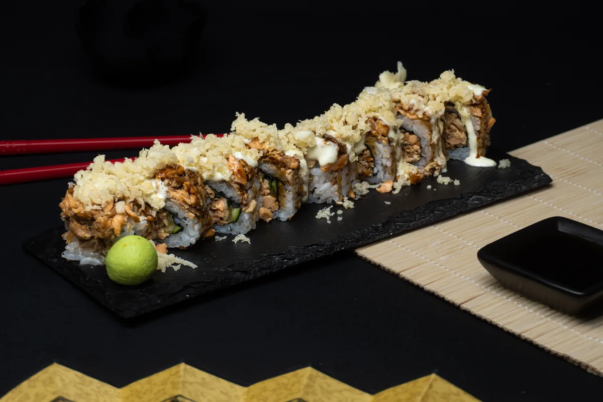 Salmon roll (8 pcs)