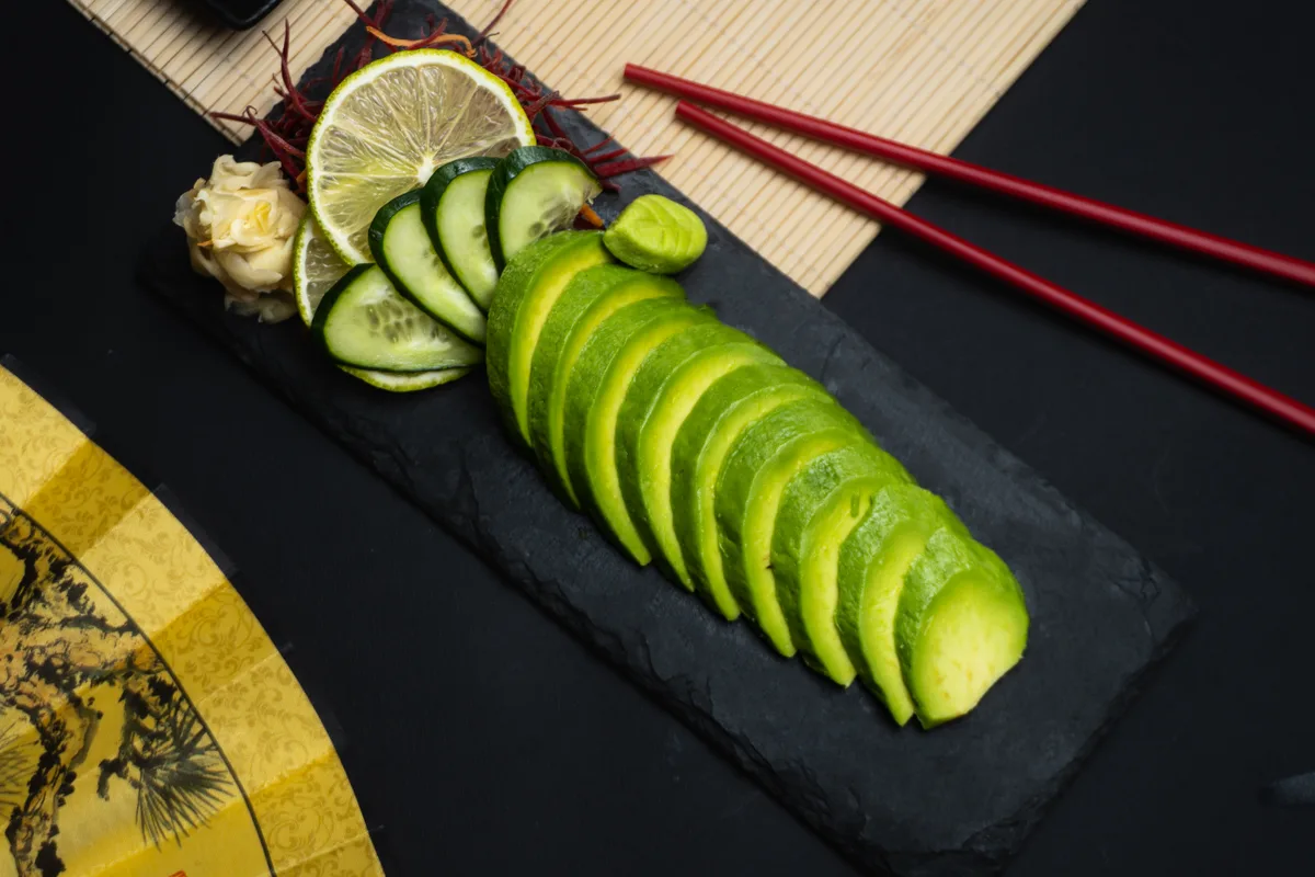 Sashimi avocado (6 pcs)