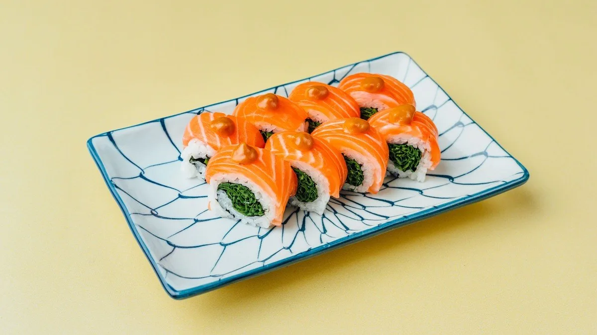 Rocket salmon roll