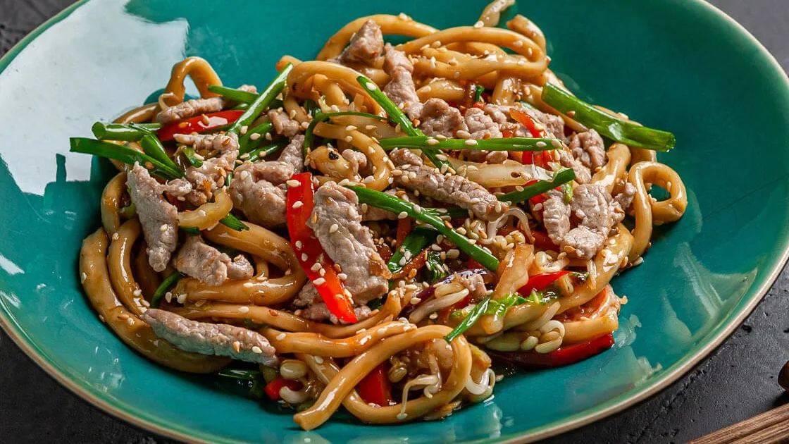 Яки удон с курицей WOK
