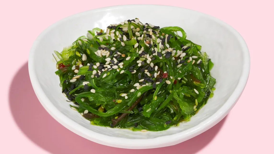 Chuka salad with nud paste
