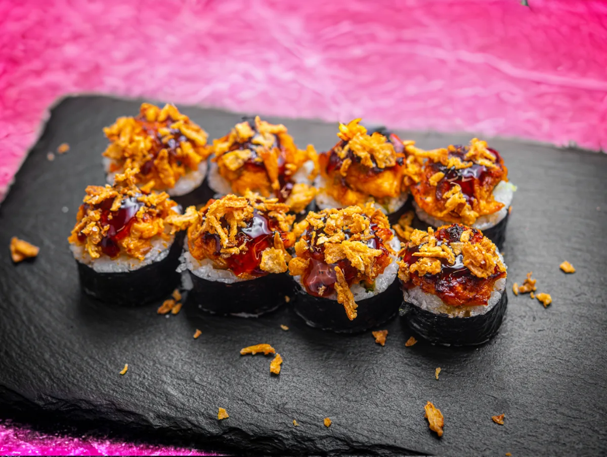 Sriracha and salmon 8pcs
