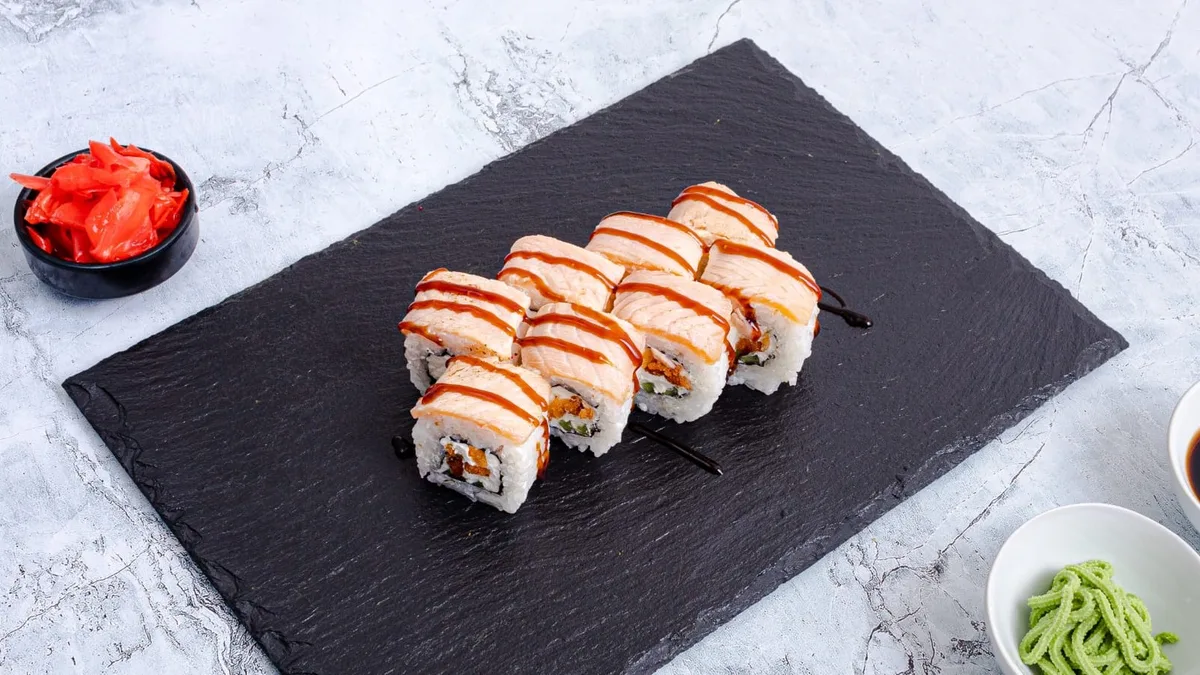 Filadelfiya Roll Qızılbalıq ilə
