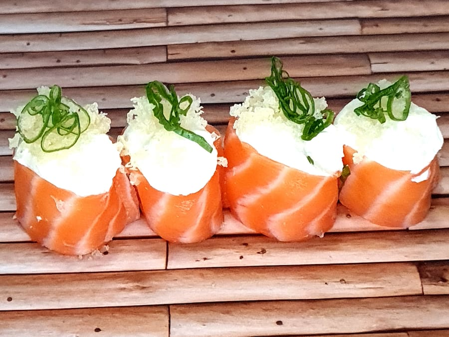 Jô de Salmão com Cream Cheese 4 Unidades.