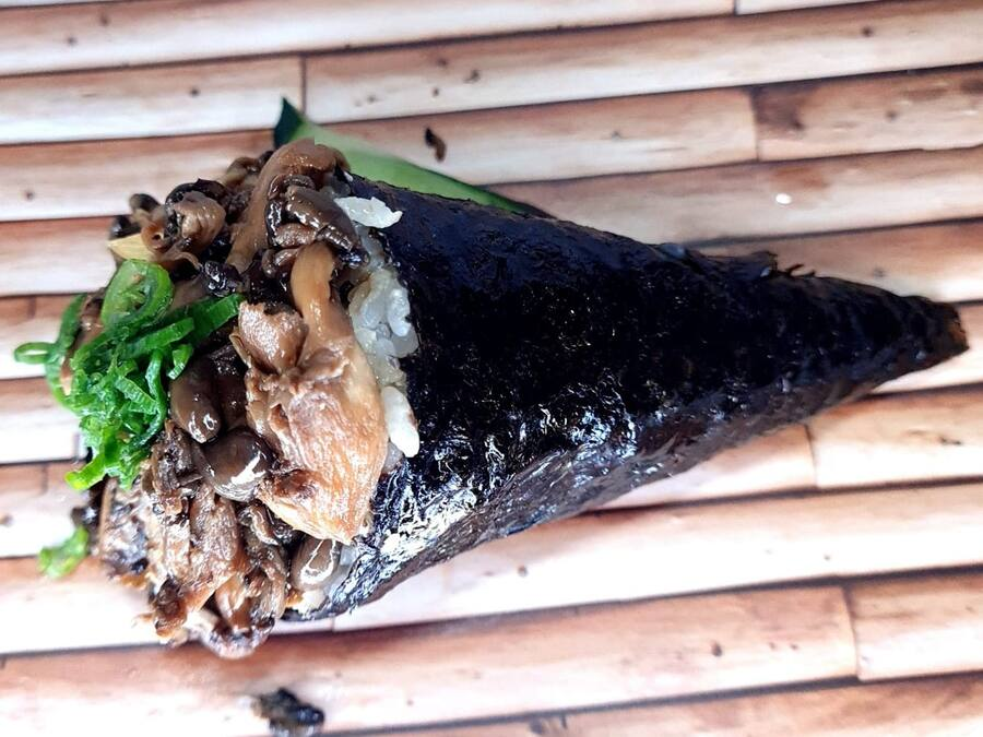 Temaki Shimeji.