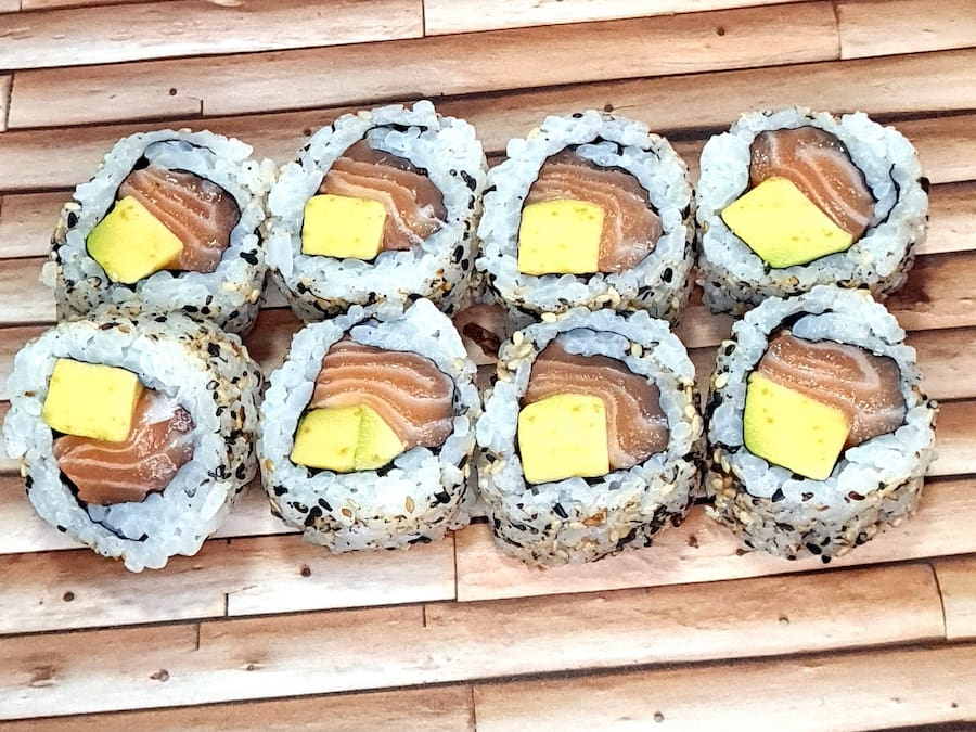 Uramaki de Salmão e Abacate 8 Unidades