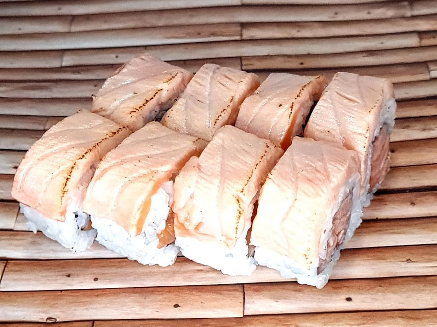 Uramaki de Salmão Maçaricado 8 Unidades