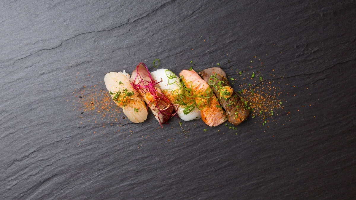 Grillet nigiri oksekød