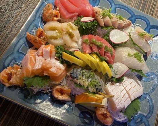 Sushi and Sashimi Combo B / 24 Pcs