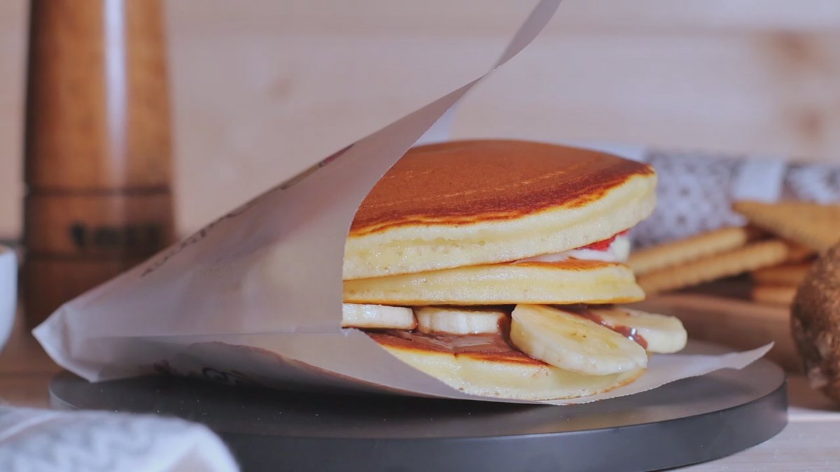 Trio pancakes cu nutella, banane, căspuni si ciocolata alba