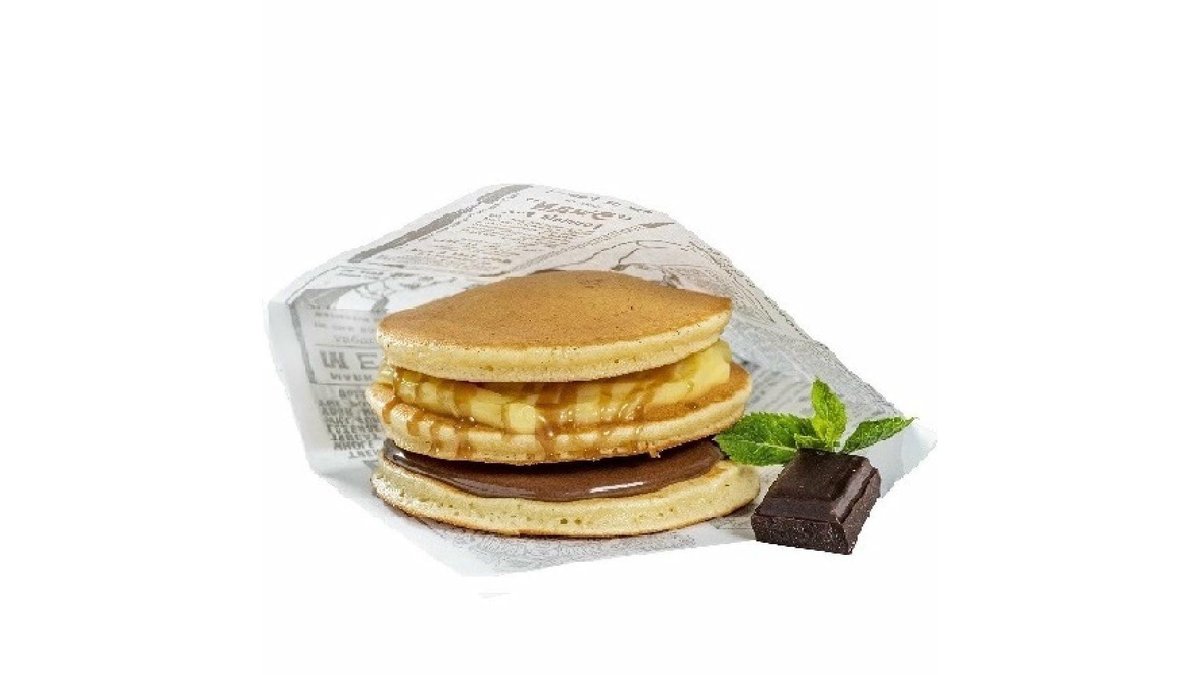 Trio pancakes cu nutella, cremă de vanilie și topping nocciola