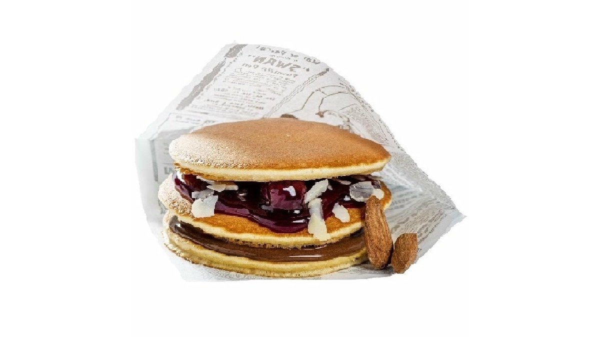Trio pancakes cu nutella, dulceață de cireșe negre și fulgi de migdale