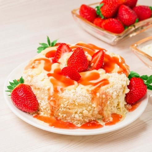 Mini Torta Ninho de Morangos Frescos - 600g