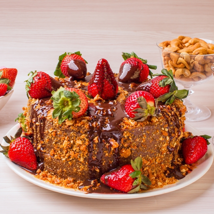 Torta de Morango com Brigadeiro Crocante - 2kg