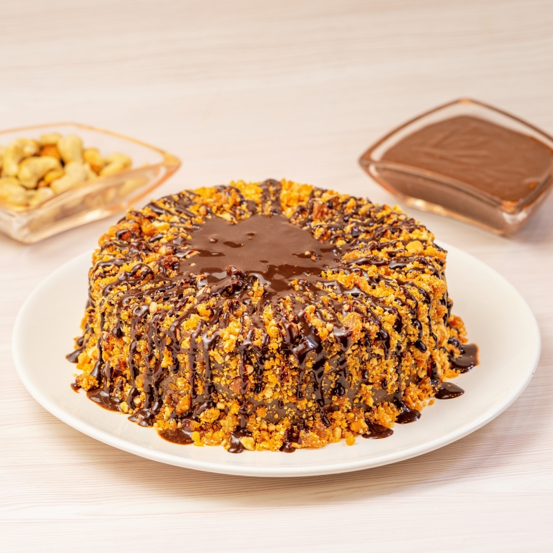 Torta Média de Brigadeiro Crocante de Castanha - 1,3kg