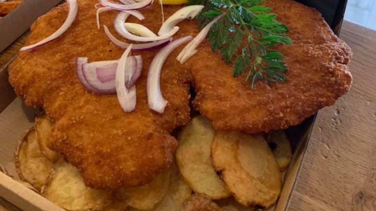 Csirke bécsi burgonya chipssel