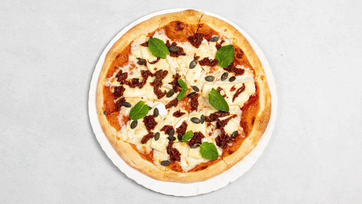 Pizza z camembertem