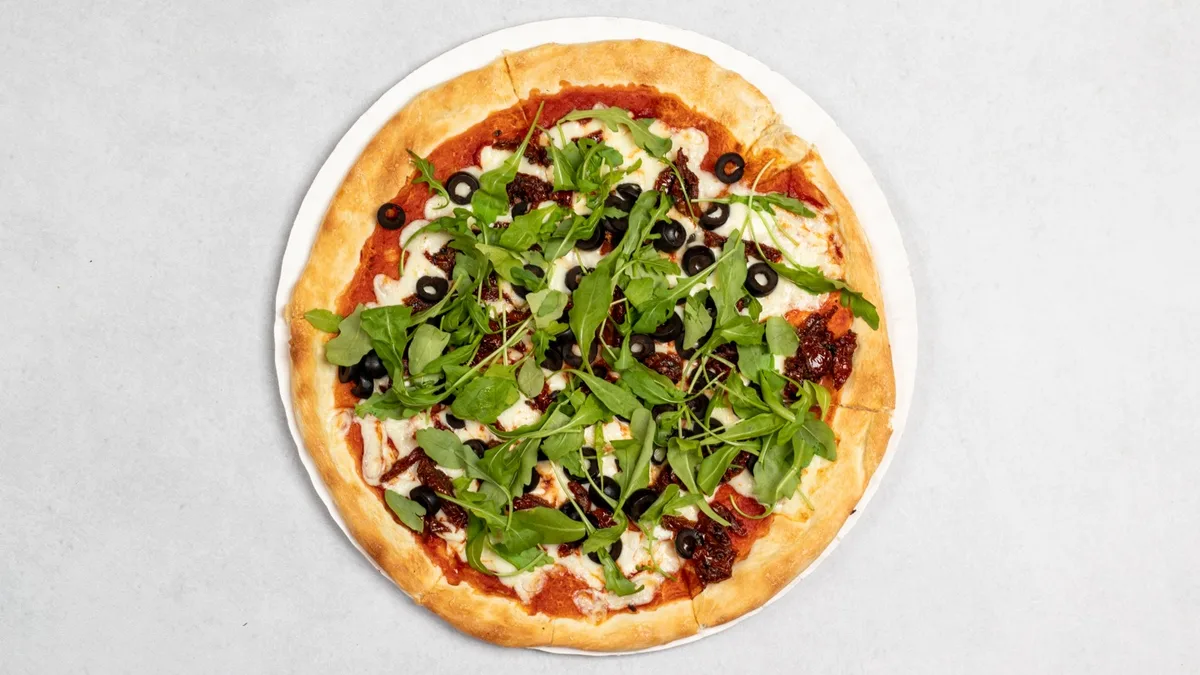 Pizza z suszonymi pomidorami