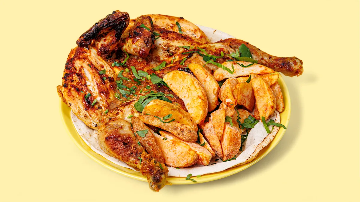 Gegrilltes Hähnchen auf Holzkohlegrill