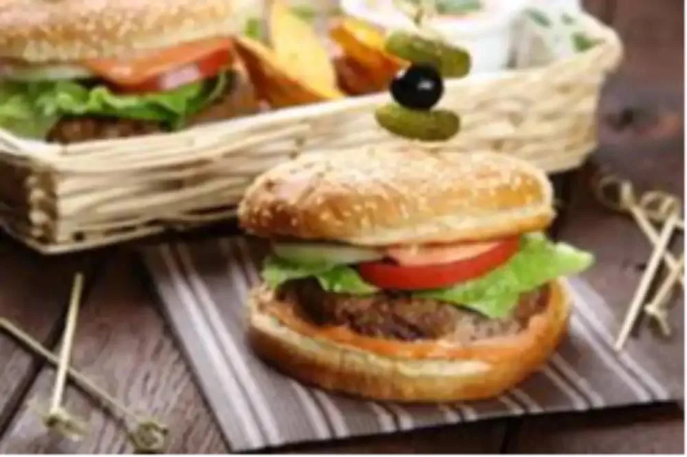 BURGER Z BOCZNIAKIEM