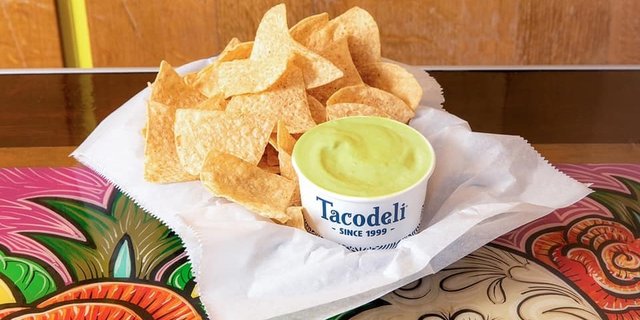 Salsa Doña and Chips