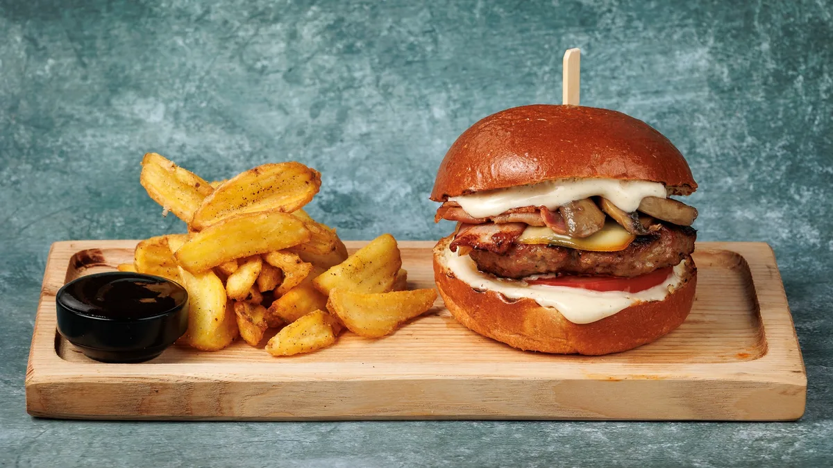 Black Angus Mountain Burger (TAGLIATA PREMIUM BURGERS)