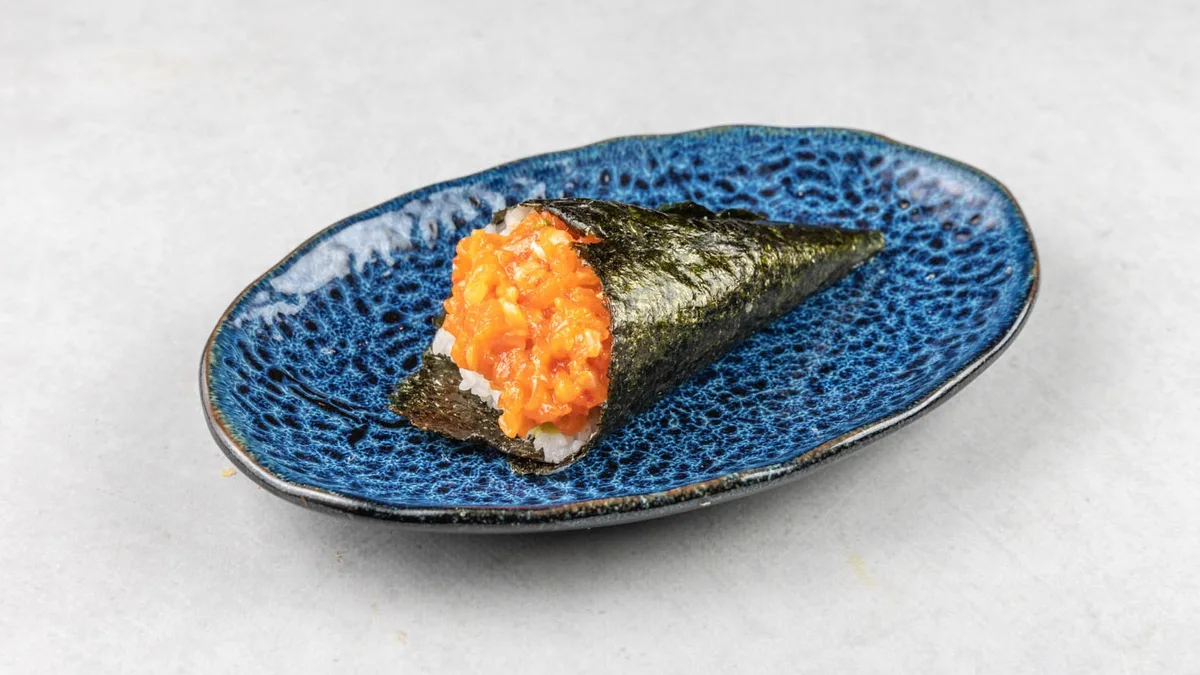 Temaki spicy sake