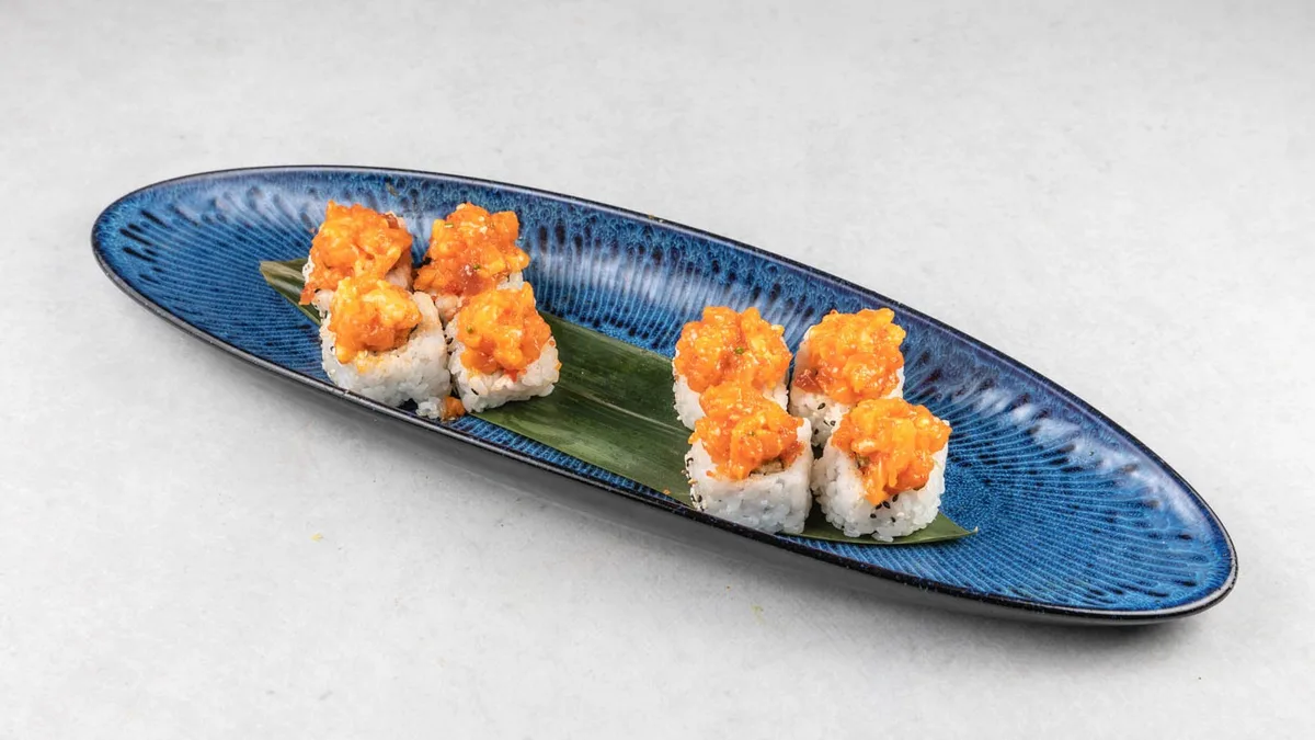 Uramaki spicy sake