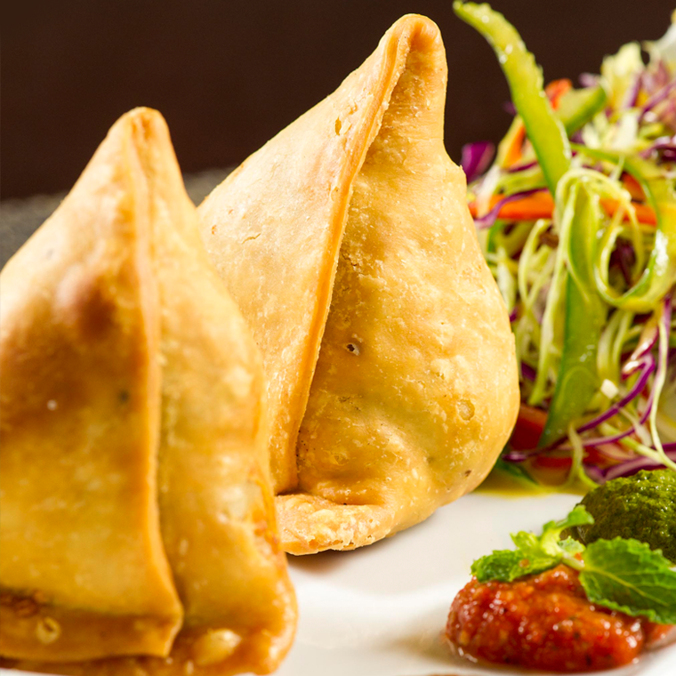 Eco Personal Meal(2 Samosas, Pan Naan, alsa Masala y BebidaMango