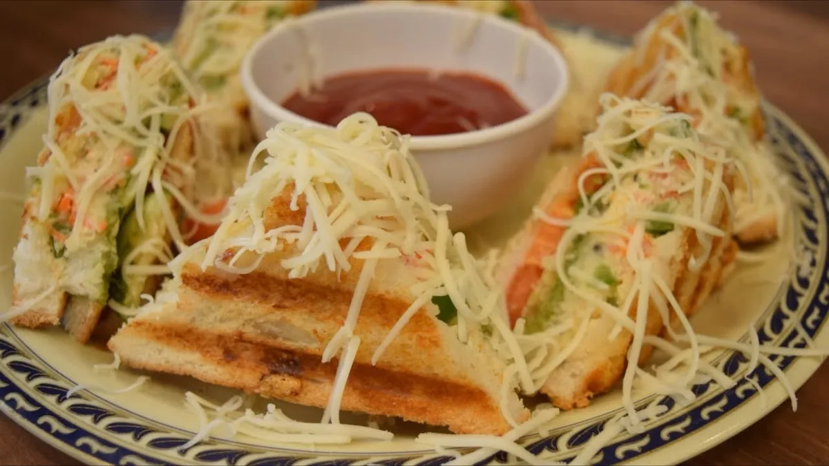 Bombay Cheese Garlic Sandwich