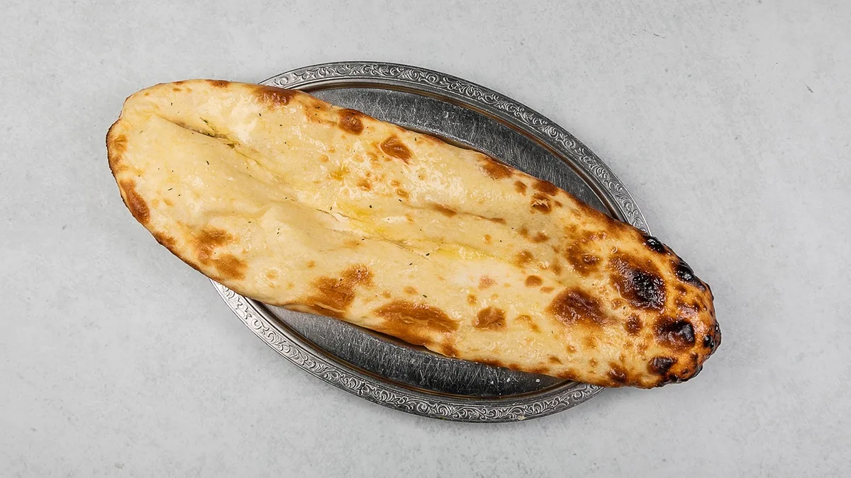 Taj チーズナン(Taj Cheese Nan)