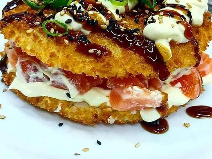 Sushi Burguer Salmão Crú Completo