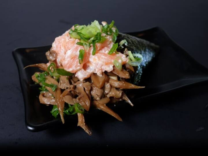 Temaki Shimeji com Salmão